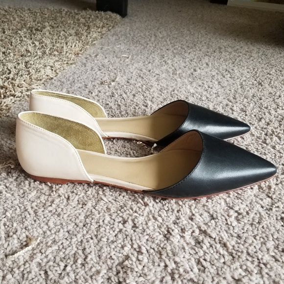 Lands End Stylish Flats - Picture 2 of 4